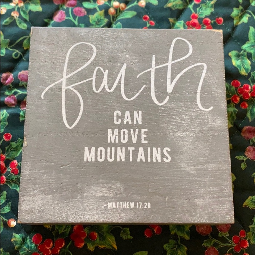 3 for $10💕 Faith can move mountains sign
